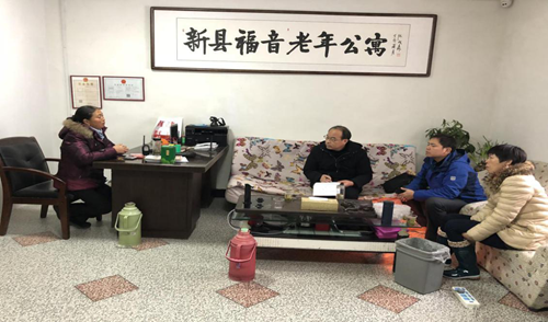 图为残联理事长姜振宇（左二）率队调研新县福音老年公寓